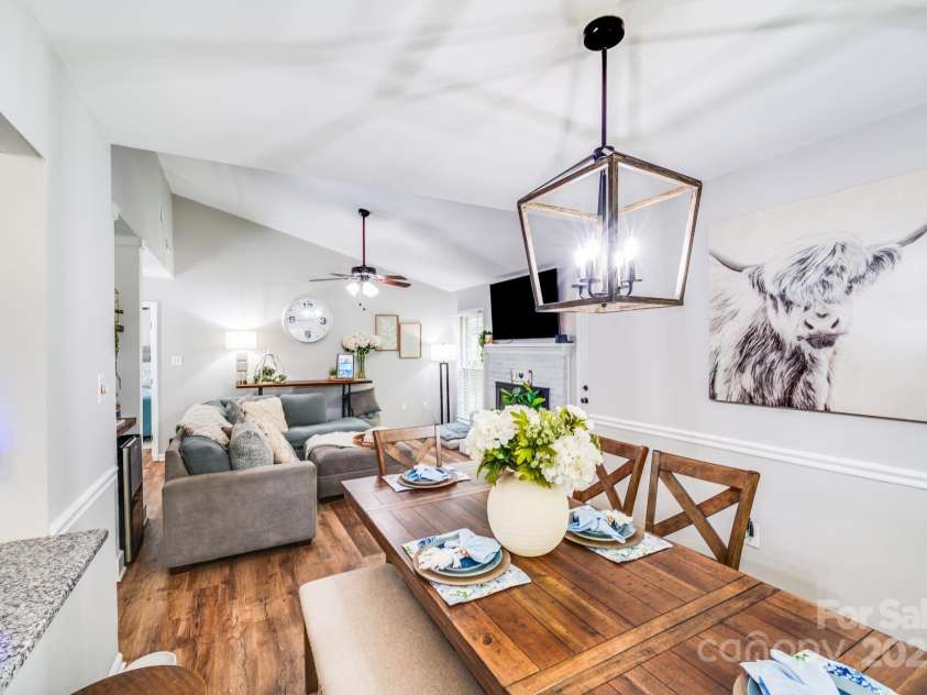 2301 Oldenburg Drive, Charlotte, NC 29210.  MLS# CAR4287706, YatesRealty ID 29971. 
