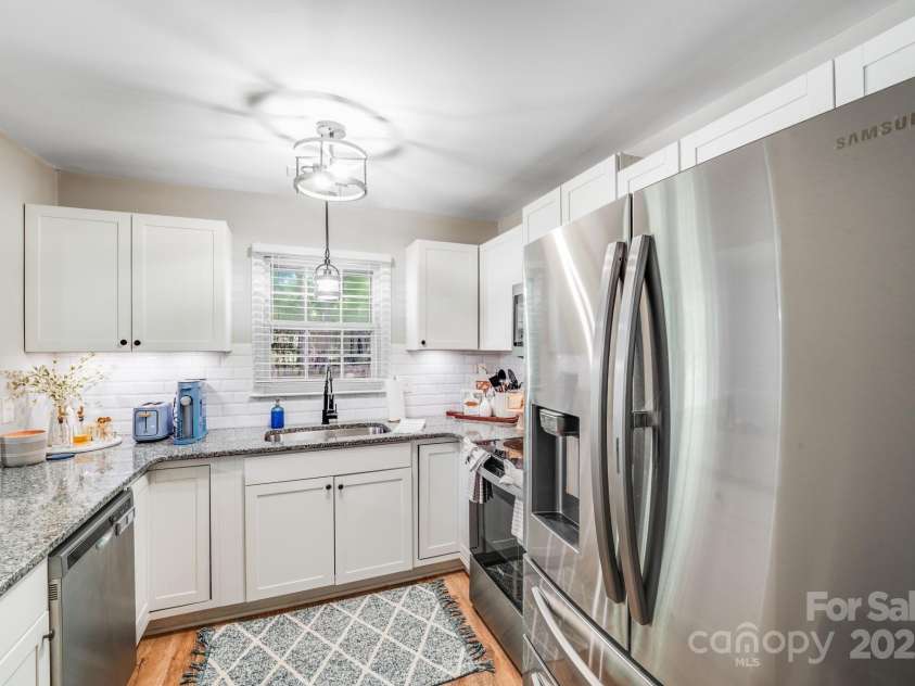 2301 Oldenburg Drive, Charlotte, NC 29210.  MLS# CAR4287706, YatesRealty ID 29971. 