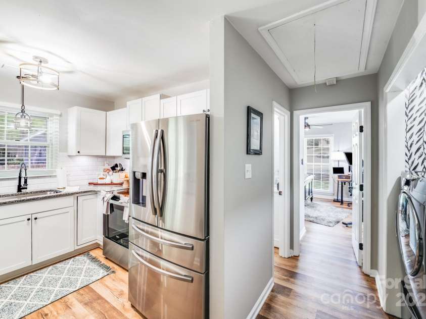 2301 Oldenburg Drive, Charlotte, NC 29210.  MLS# CAR4287706, YatesRealty ID 29971. 