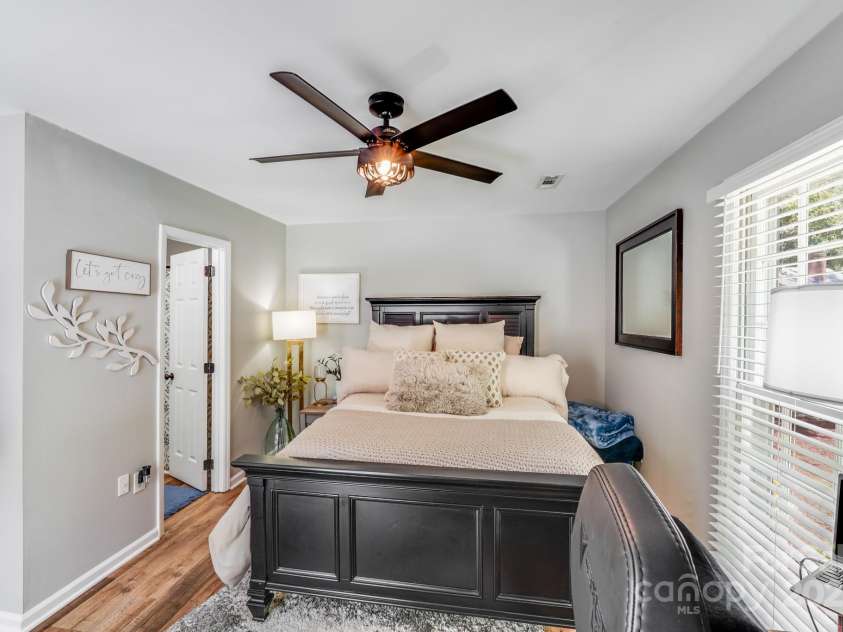2301 Oldenburg Drive, Charlotte, NC 29210.  MLS# CAR4287706, YatesRealty ID 29971. 