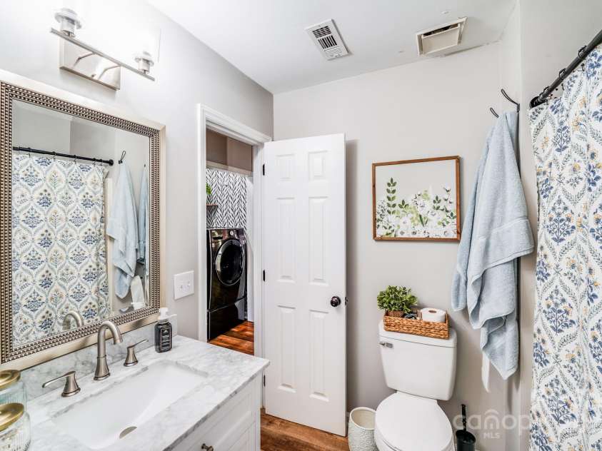 2301 Oldenburg Drive, Charlotte, NC 29210.  MLS# CAR4287706, YatesRealty ID 29971. 