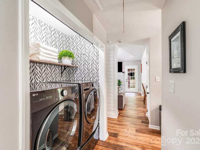 2301 Oldenburg Drive, Charlotte, NC 29210.  MLS# CAR4287706, YatesRealty ID 29971. 