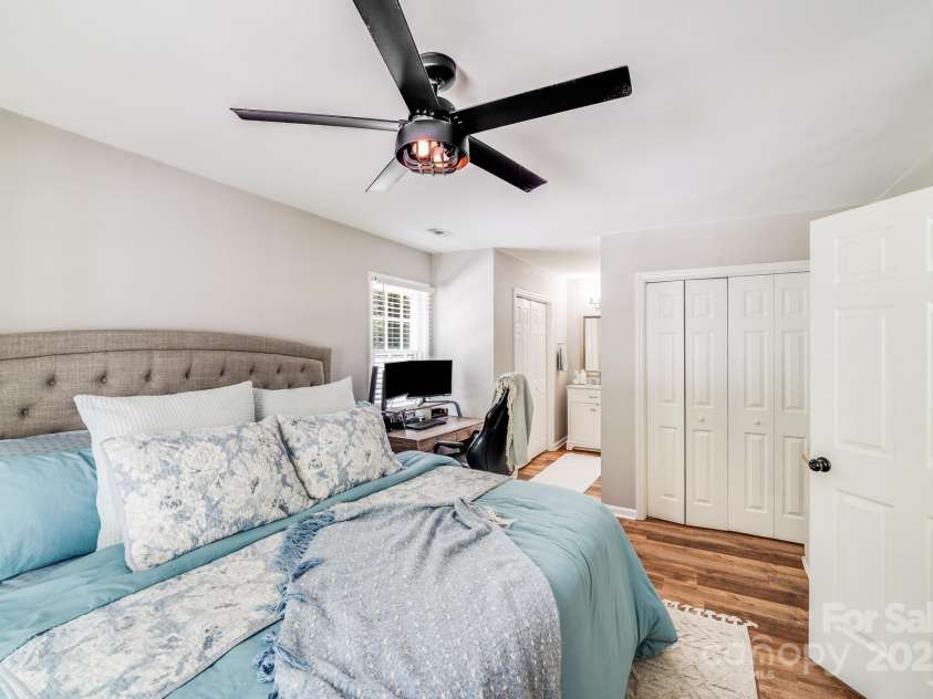 2301 Oldenburg Drive, Charlotte, NC 29210.  MLS# CAR4287706, YatesRealty ID 29971. 