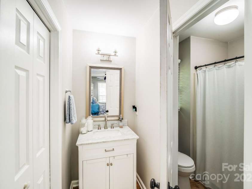 2301 Oldenburg Drive, Charlotte, NC 29210.  MLS# CAR4287706, YatesRealty ID 29971. 