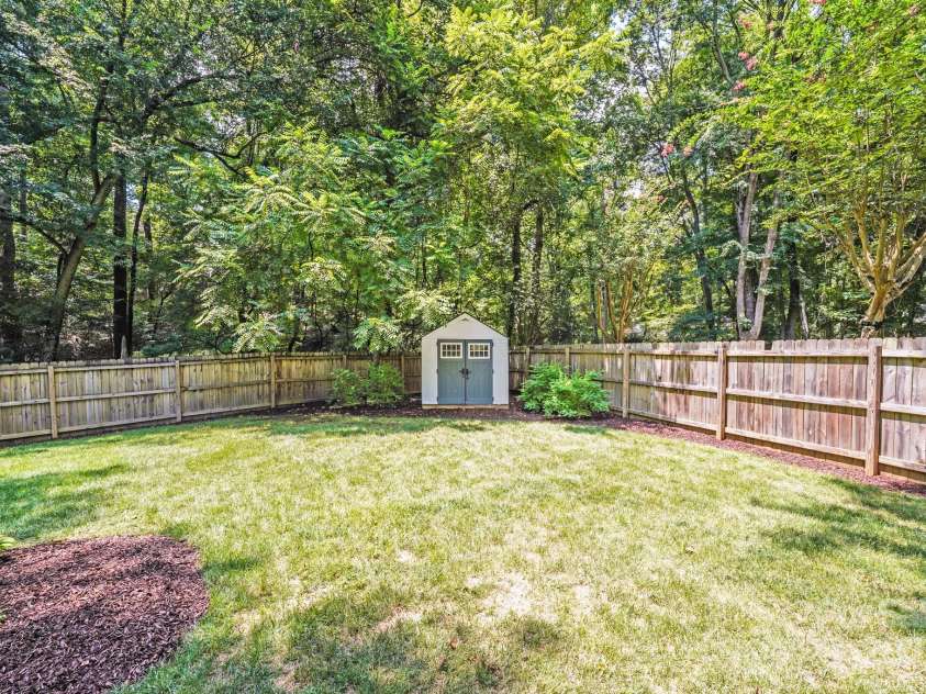 2301 Oldenburg Drive, Charlotte, NC 29210.  MLS# CAR4287706, YatesRealty ID 29971. 
