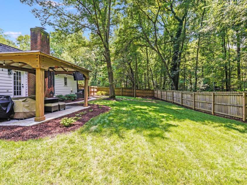 2301 Oldenburg Drive, Charlotte, NC 29210.  MLS# CAR4287706, YatesRealty ID 29971. 