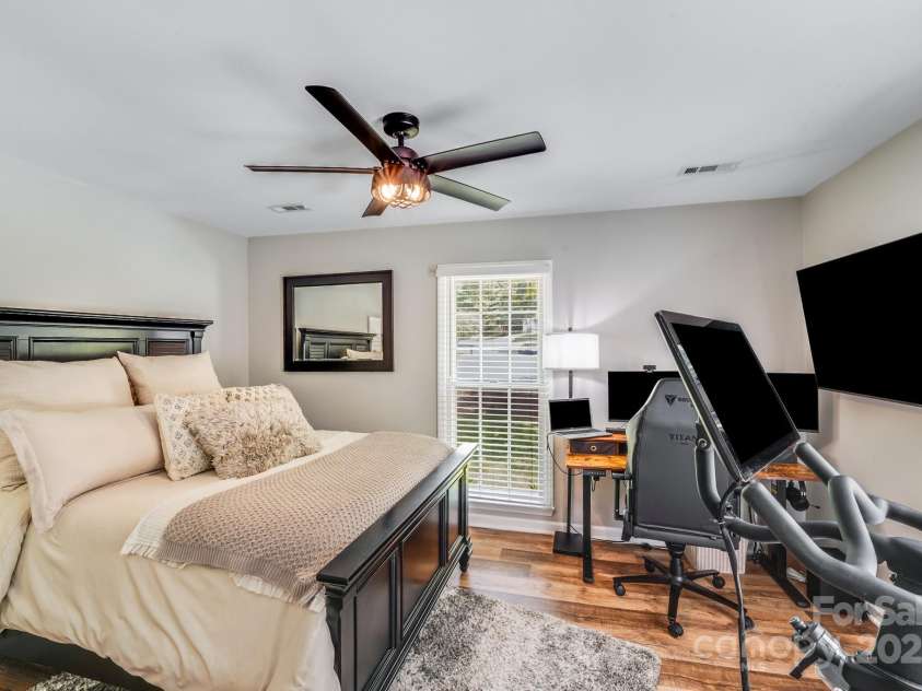 2301 Oldenburg Drive, Charlotte, NC 29210.  MLS# CAR4287706, YatesRealty ID 29971. Second bedroom