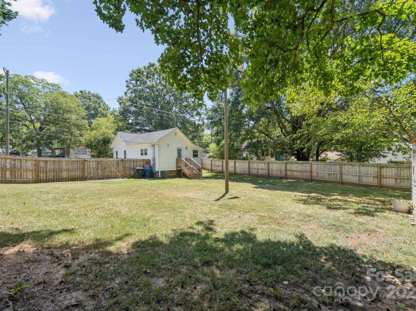 249 Institute Street, Mooresville, NC 28115.  MLS# CAR4284830, YatesRealty ID 29973. 