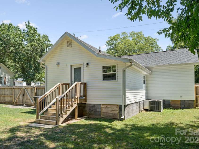 249 Institute Street, Mooresville, NC 28115.  MLS# CAR4284830, YatesRealty ID 29973. 