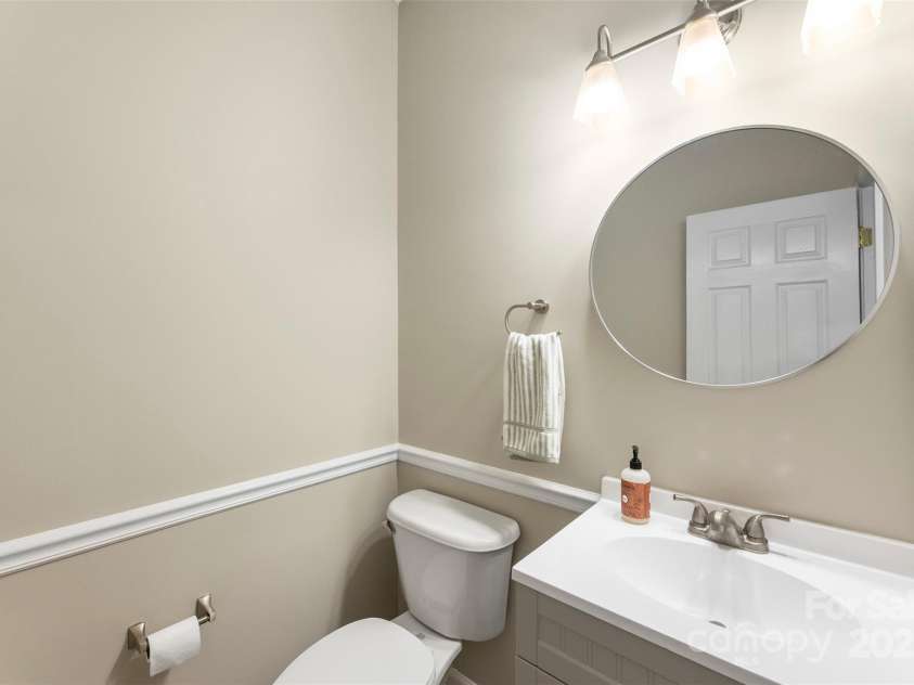 3405 Summerfield Ridge Lane, Matthews, NC 28105.  MLS# CAR4282032, YatesRealty ID 29974. 