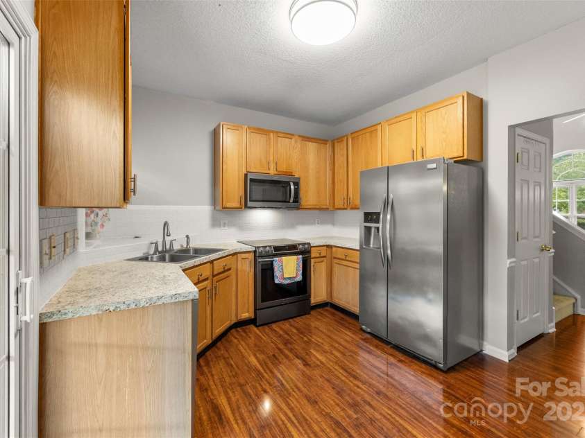 3405 Summerfield Ridge Lane, Matthews, NC 28105.  MLS# CAR4282032, YatesRealty ID 29974. 