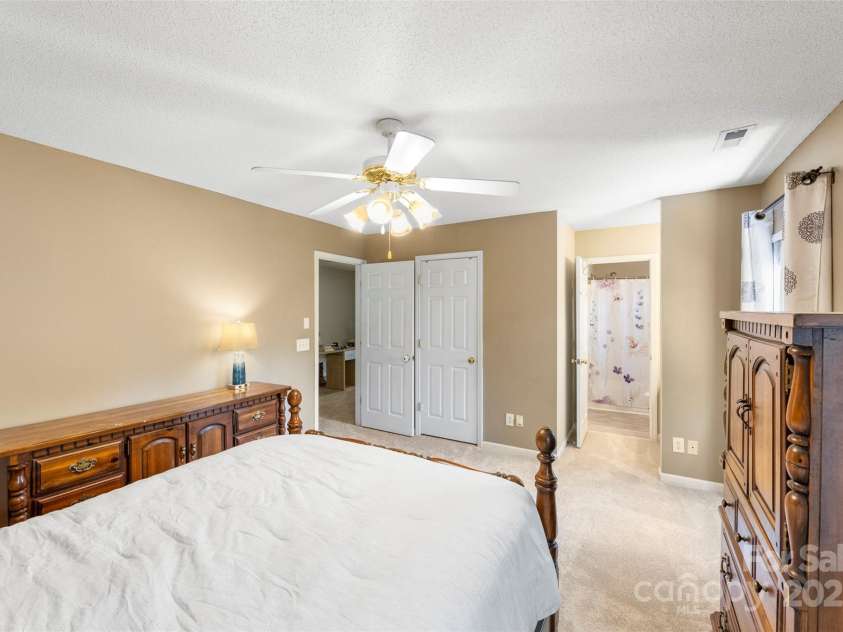 3405 Summerfield Ridge Lane, Matthews, NC 28105.  MLS# CAR4282032, YatesRealty ID 29974. 