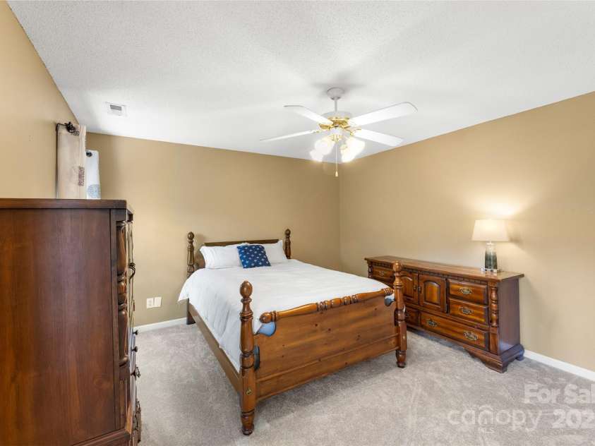 3405 Summerfield Ridge Lane, Matthews, NC 28105.  MLS# CAR4282032, YatesRealty ID 29974. 