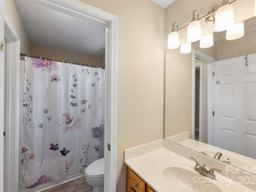 3405 Summerfield Ridge Lane, Matthews, NC 28105.  MLS# CAR4282032, YatesRealty ID 29974. 