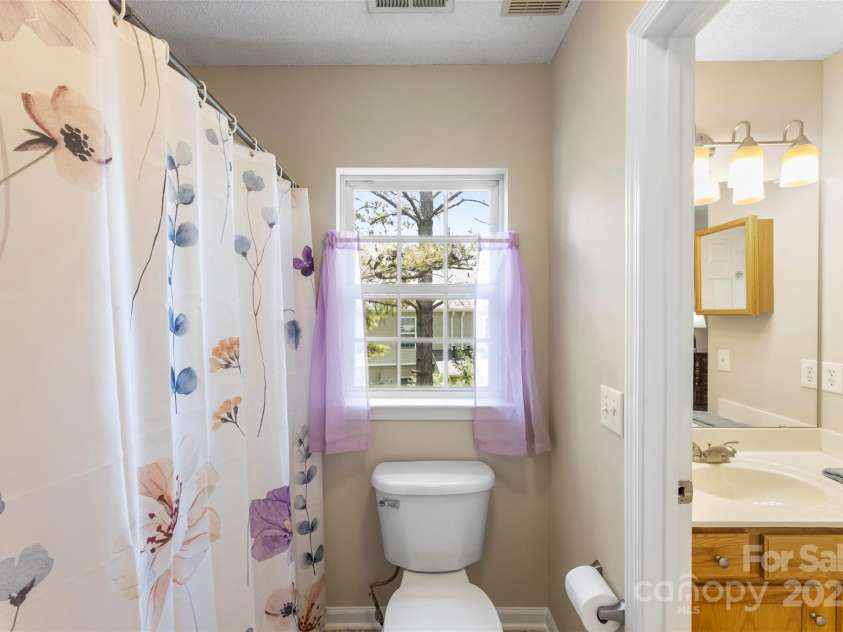 3405 Summerfield Ridge Lane, Matthews, NC 28105.  MLS# CAR4282032, YatesRealty ID 29974. 