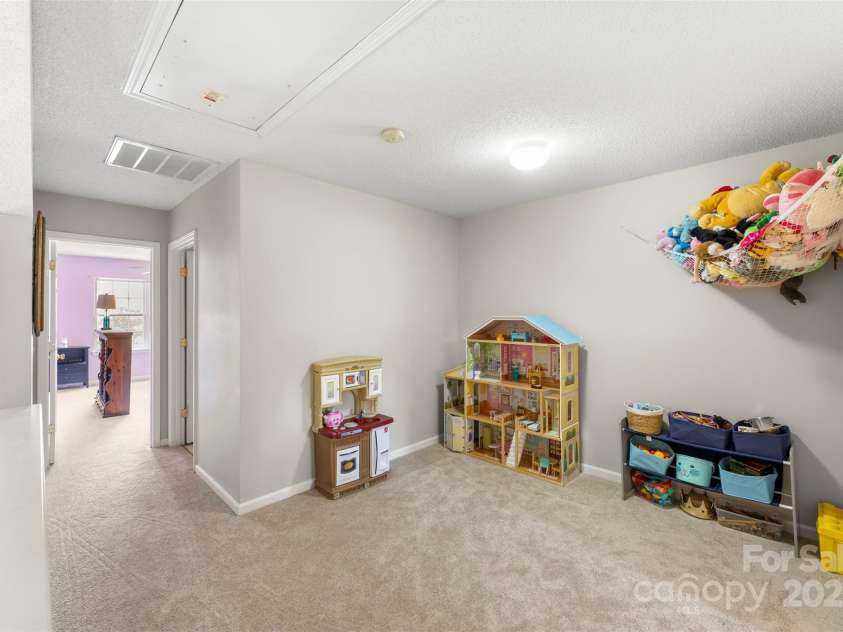 3405 Summerfield Ridge Lane, Matthews, NC 28105.  MLS# CAR4282032, YatesRealty ID 29974. 