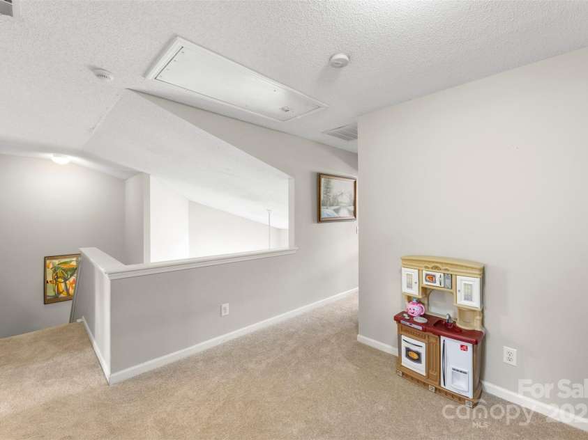 3405 Summerfield Ridge Lane, Matthews, NC 28105.  MLS# CAR4282032, YatesRealty ID 29974. 