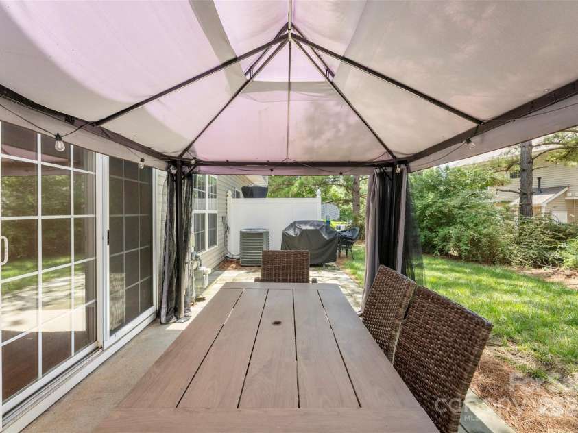 3405 Summerfield Ridge Lane, Matthews, NC 28105.  MLS# CAR4282032, YatesRealty ID 29974. 