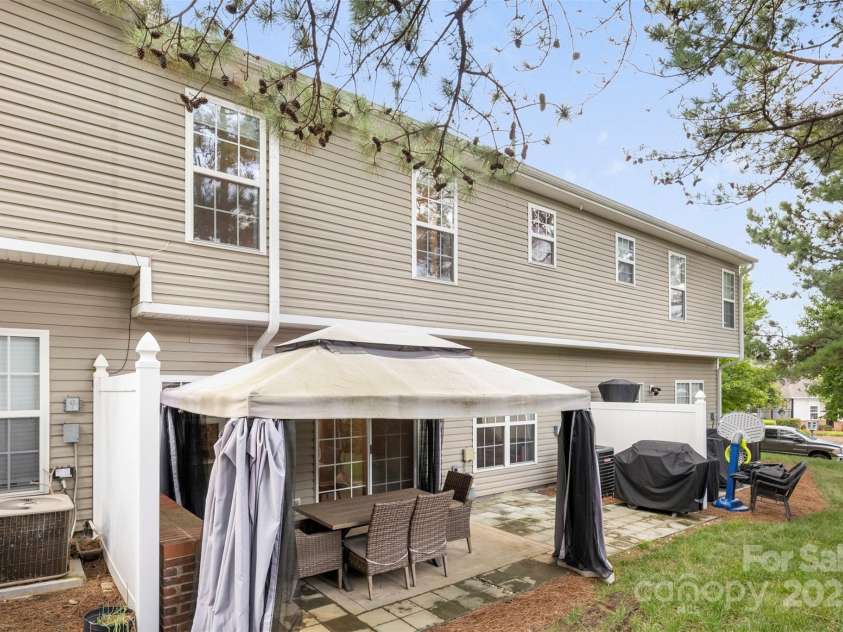 3405 Summerfield Ridge Lane, Matthews, NC 28105.  MLS# CAR4282032, YatesRealty ID 29974. 