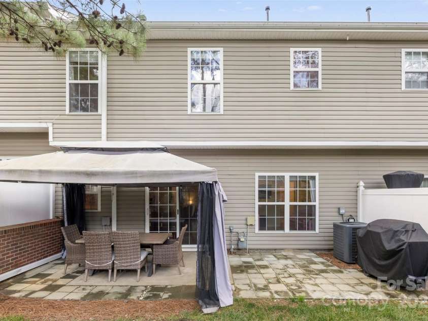 3405 Summerfield Ridge Lane, Matthews, NC 28105.  MLS# CAR4282032, YatesRealty ID 29974. 