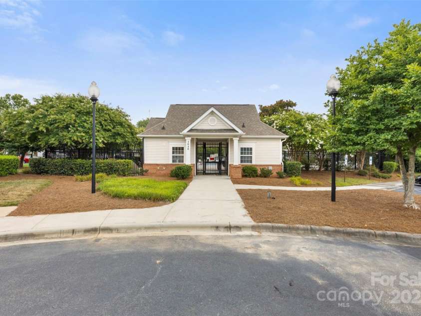 3405 Summerfield Ridge Lane, Matthews, NC 28105.  MLS# CAR4282032, YatesRealty ID 29974. 