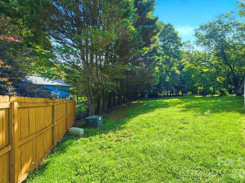 4548 Tree Haven Court, Gastonia, NC 28056.  MLS# CAR4391571, YatesRealty ID 29974. 