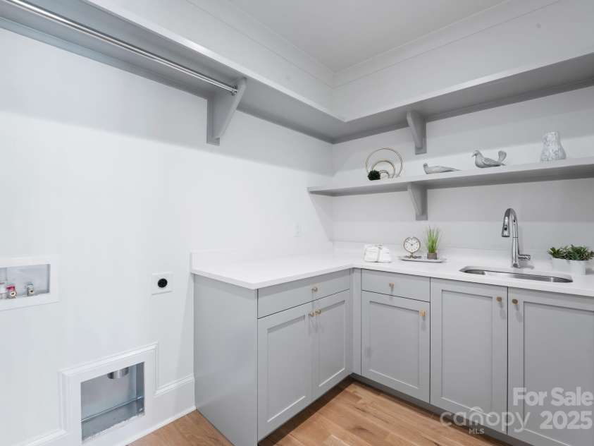 6505 Folger Drive, Charlotte, NC 28270.  MLS# CAR4268431, YatesRealty ID 29976. 