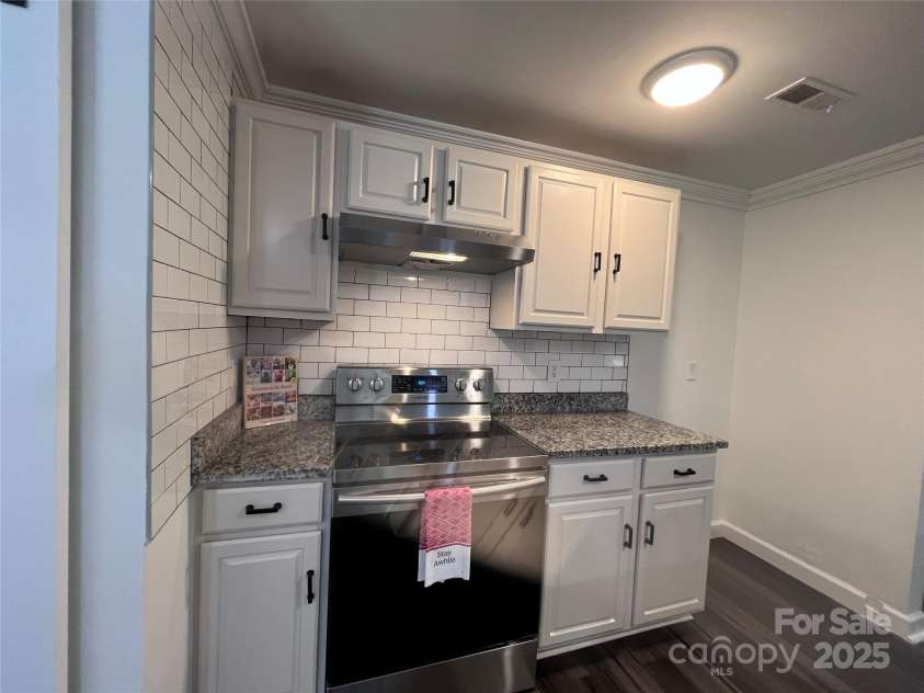 6325 Judas Tree Lane, Charlotte, NC 28227.  MLS# CAR4286386, YatesRealty ID 29977. 