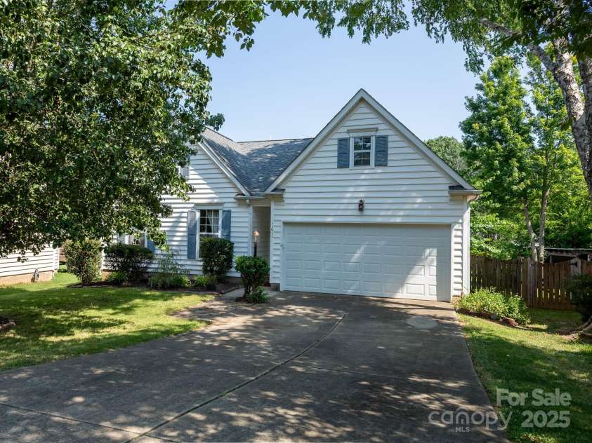 11911 Brownestone View Drive, Charlotte, NC 28269.  MLS# CAR4272115, YatesRealty ID 29978. 