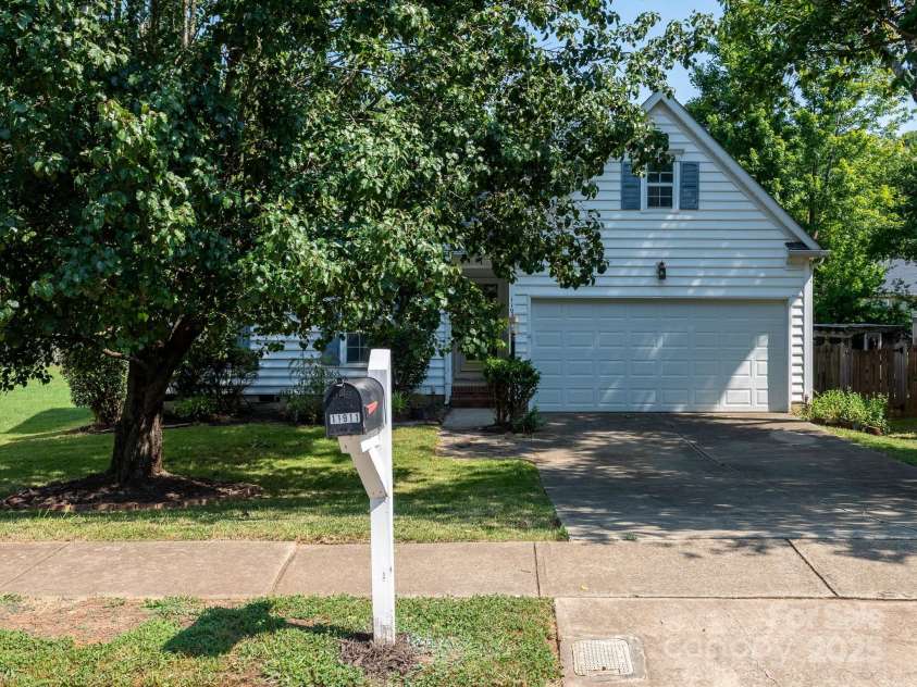 11911 Brownestone View Drive, Charlotte, NC 28269.  MLS# CAR4272115, YatesRealty ID 29978. 