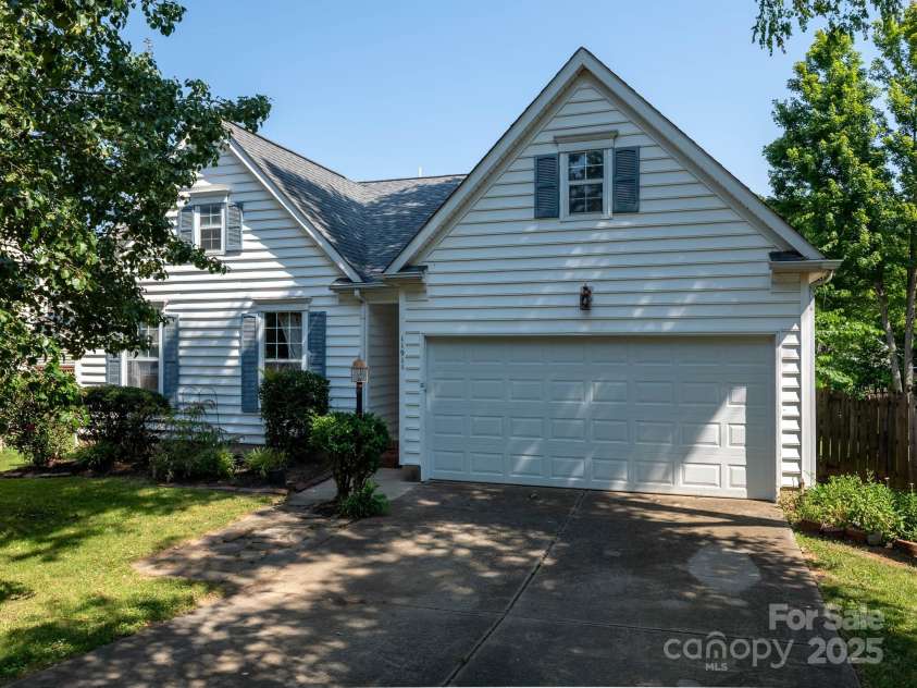 11911 Brownestone View Drive, Charlotte, NC 28269.  MLS# CAR4272115, YatesRealty ID 29978. 
