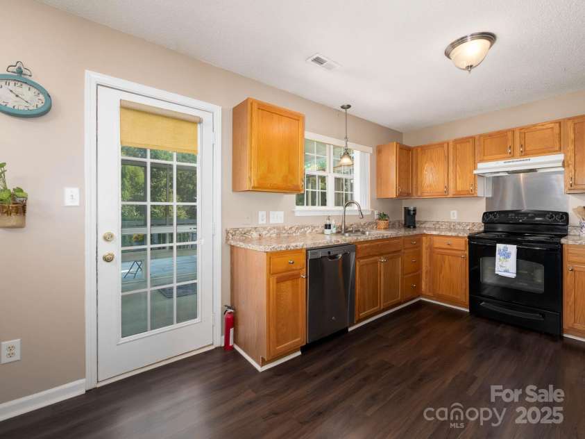 11911 Brownestone View Drive, Charlotte, NC 28269.  MLS# CAR4272115, YatesRealty ID 29978. 