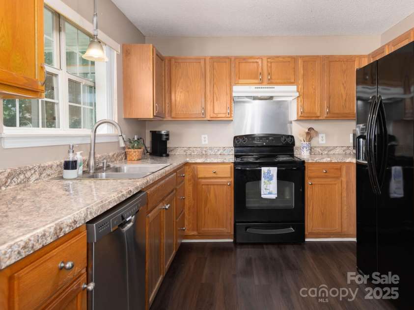 11911 Brownestone View Drive, Charlotte, NC 28269.  MLS# CAR4272115, YatesRealty ID 29978. 