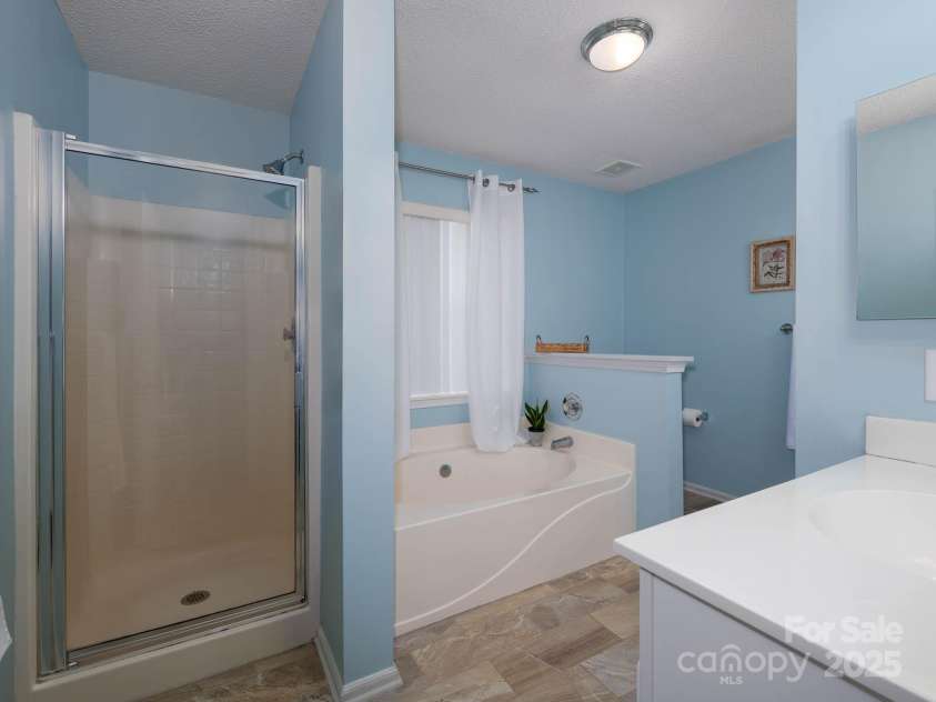 11911 Brownestone View Drive, Charlotte, NC 28269.  MLS# CAR4272115, YatesRealty ID 29978. 