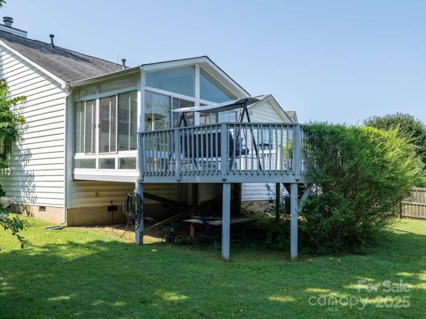 11911 Brownestone View Drive, Charlotte, NC 28269.  MLS# CAR4272115, YatesRealty ID 29978. 