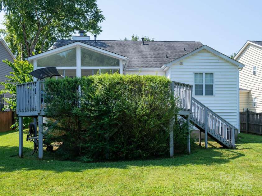 11911 Brownestone View Drive, Charlotte, NC 28269.  MLS# CAR4272115, YatesRealty ID 29978. 