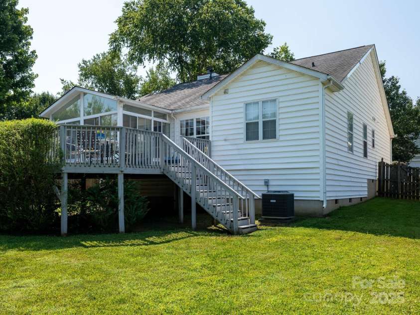 11911 Brownestone View Drive, Charlotte, NC 28269.  MLS# CAR4272115, YatesRealty ID 29978. 