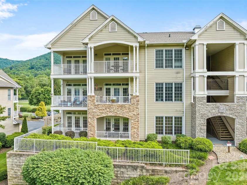 65 Glenview Lane, Maggie Valley, NC 28751.  MLS# CAR4390866, YatesRealty ID 29978. 