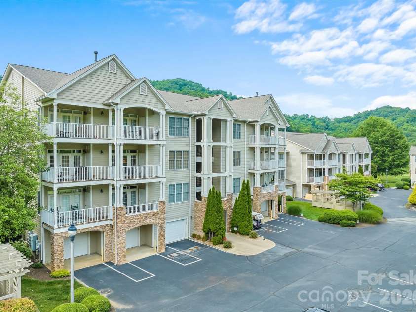 65 Glenview Lane, Maggie Valley, NC 28751.  MLS# CAR4390866, YatesRealty ID 29978. 