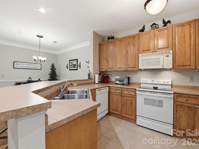 65 Glenview Lane, Maggie Valley, NC 28751.  MLS# CAR4390866, YatesRealty ID 29978. Kitchen