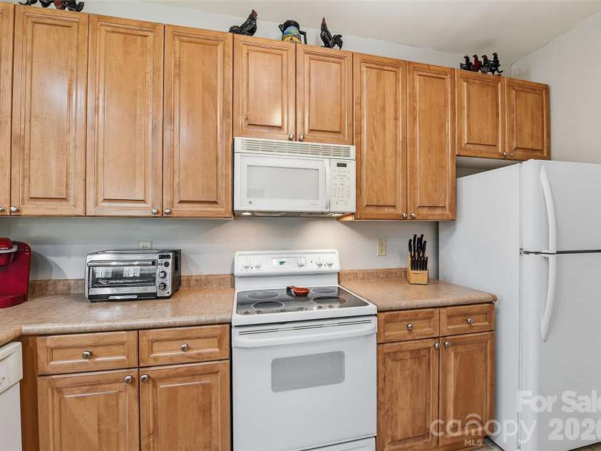 65 Glenview Lane, Maggie Valley, NC 28751.  MLS# CAR4390866, YatesRealty ID 29978. Kitchen