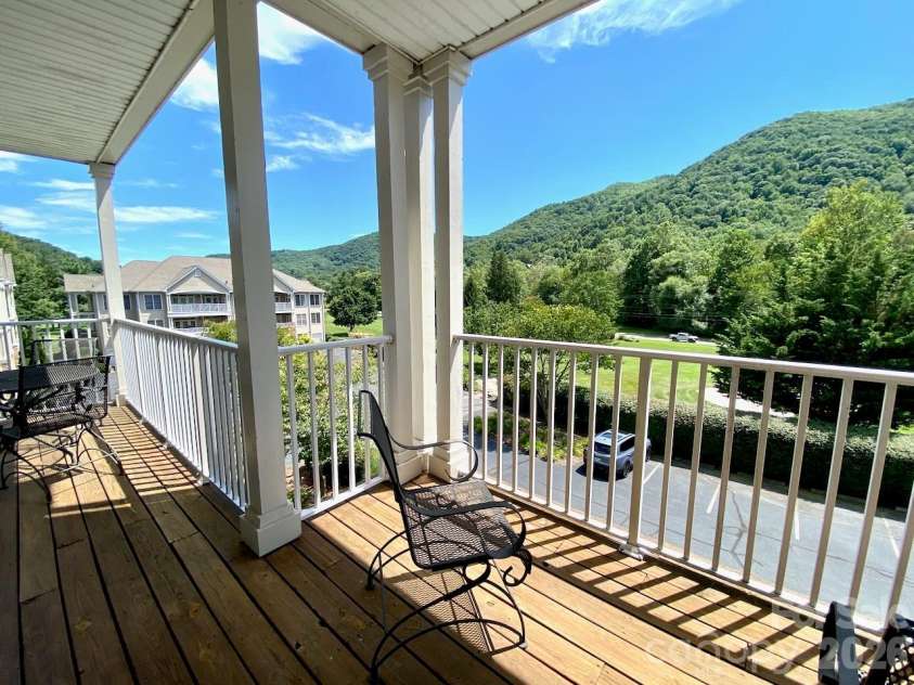 65 Glenview Lane, Maggie Valley, NC 28751.  MLS# CAR4417502, YatesRealty ID 29978. 