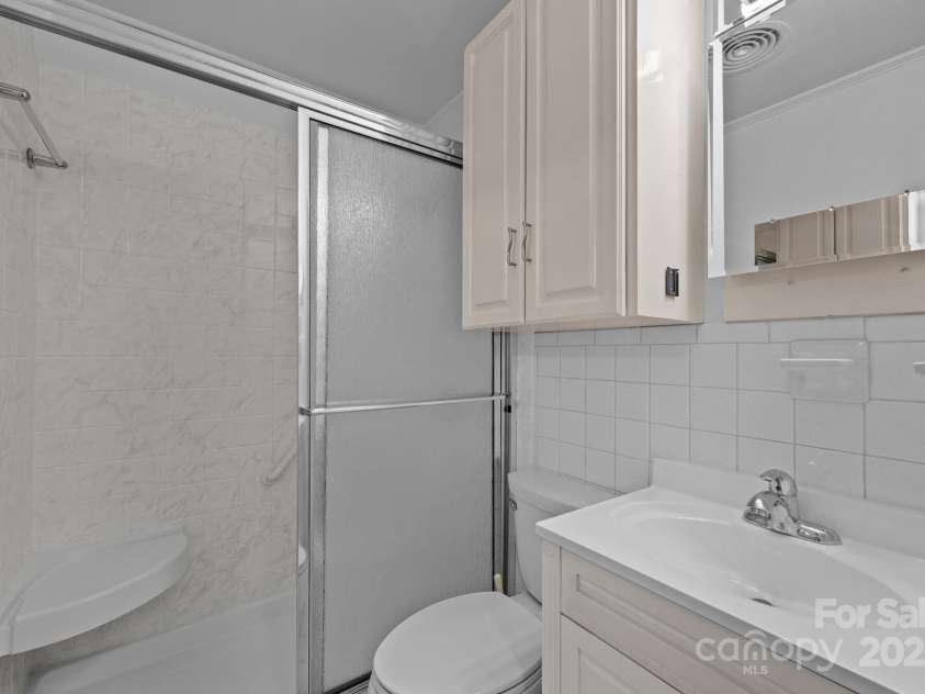 109 Rhoda Street, Canton, NC 28716.  MLS# CAR4282935, YatesRealty ID 2998. Hall bathroom