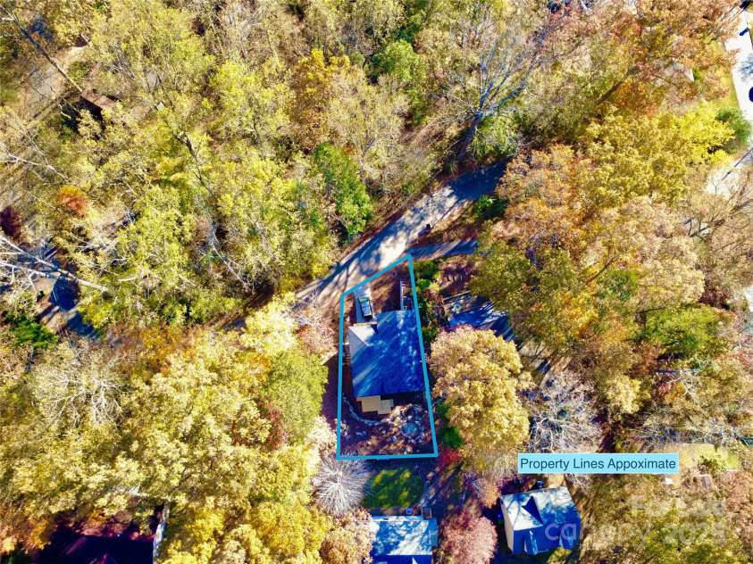 15 Perdue Place, Asheville, NC 28806.  MLS# CAR4316954, YatesRealty ID 2998. 