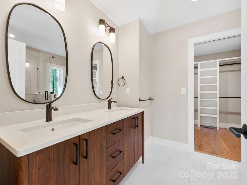 15 Perdue Place, Asheville, NC 28806.  MLS# CAR4316954, YatesRealty ID 2998. Double vanity. Walk-in closet.