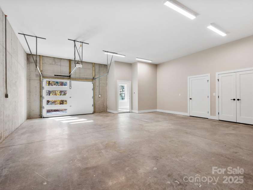 15 Perdue Place, Asheville, NC 28806.  MLS# CAR4316954, YatesRealty ID 2998. Massive garage/workshop