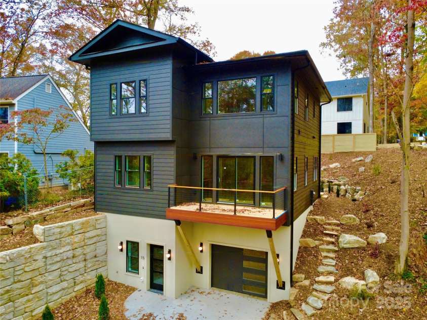 15 Perdue Place, Asheville, NC 28806.  MLS# CAR4316954, YatesRealty ID 2998. Modern Mountain Masterpiece