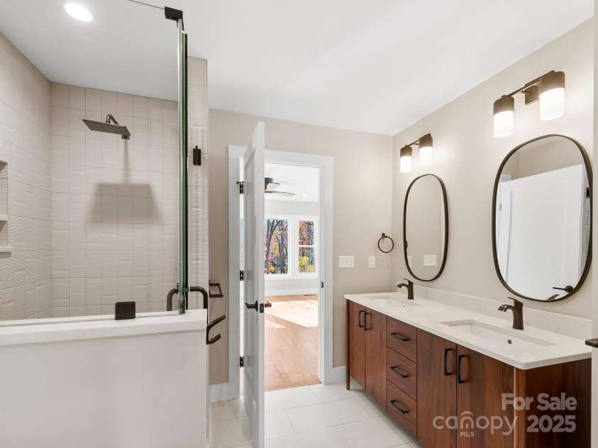 15 Perdue Place, Asheville, NC 28806.  MLS# CAR4316954, YatesRealty ID 2998. Oversized tile & glass shower