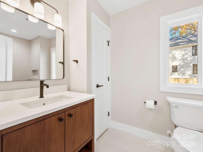 15 Perdue Place, Asheville, NC 28806.  MLS# CAR4316954, YatesRealty ID 2998. Second full bath