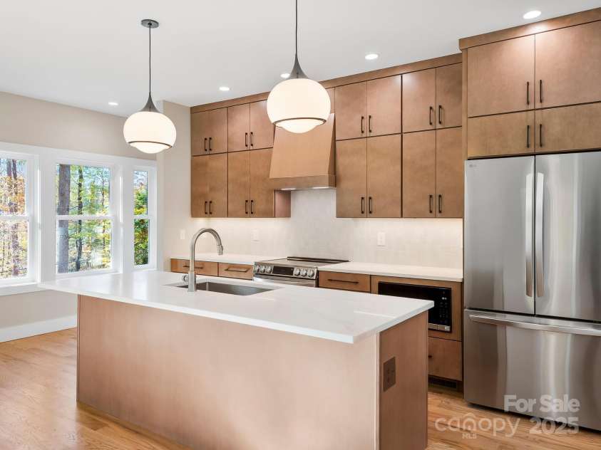 15 Perdue Place, Asheville, NC 28806.  MLS# CAR4316954, YatesRealty ID 2998. Stunning cook's kitchen